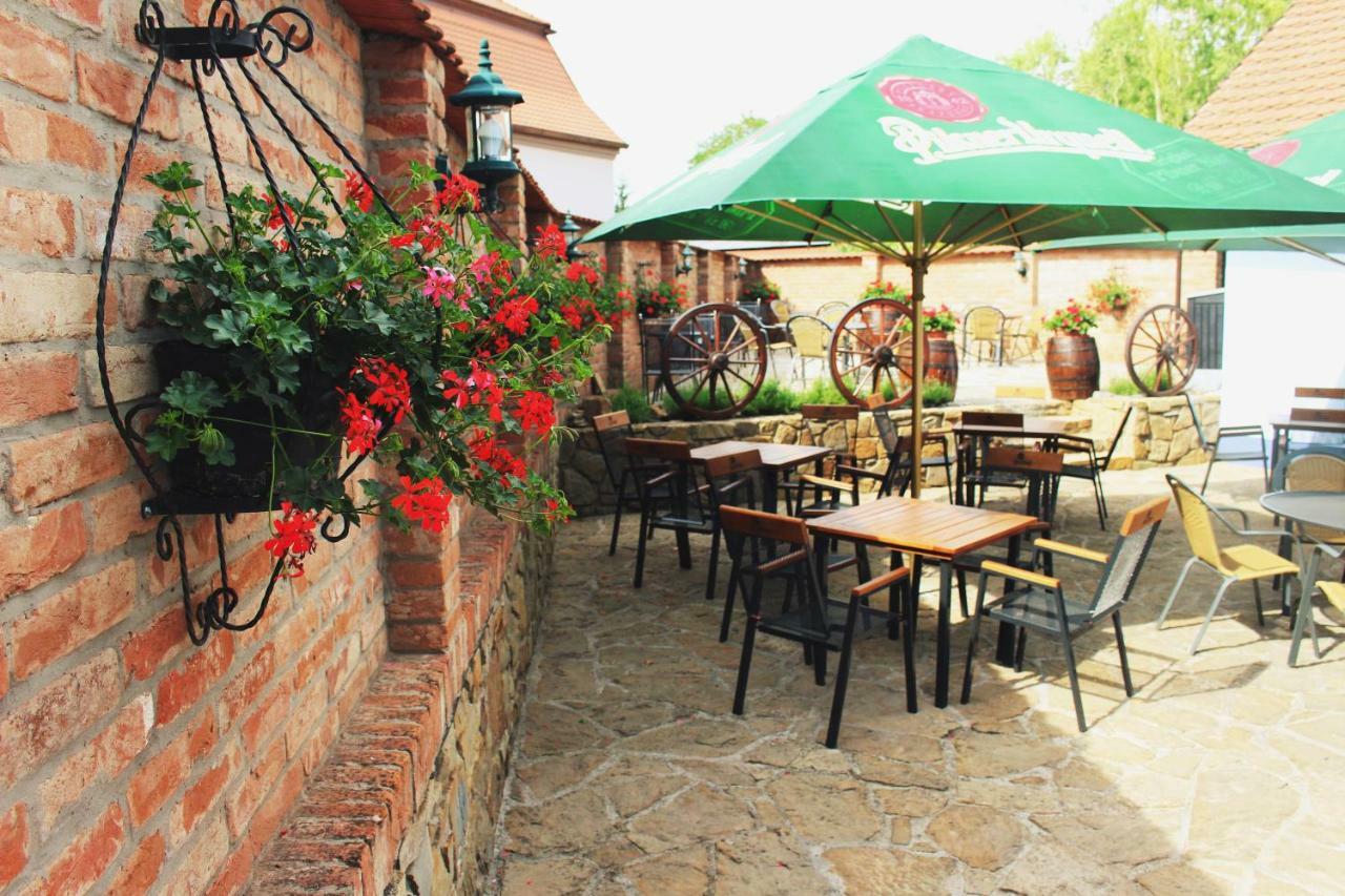 Penzion A Restaurace U Kalendu Straznice Luaran gambar